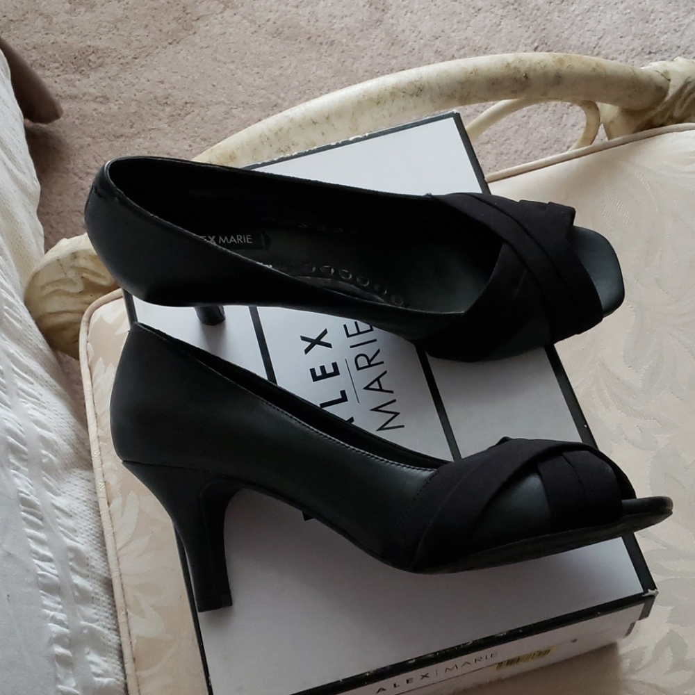 shoes - Picture 2 of 4